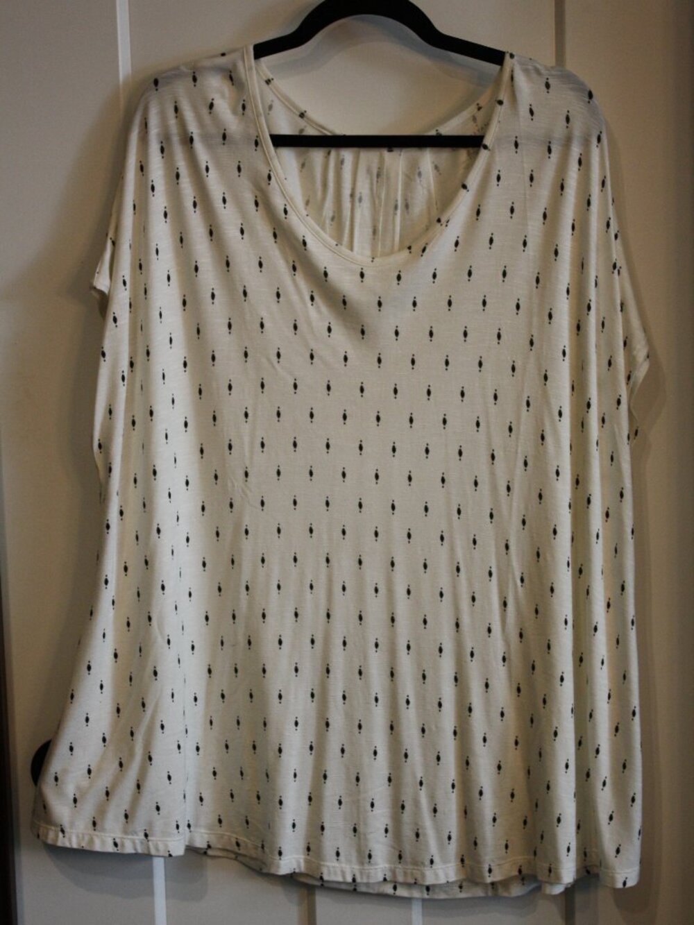 Lane Bryant Top, Size 22/24 Cream color, NWOT